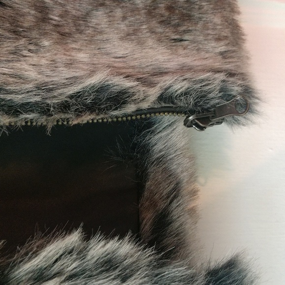 Reversible faux fur vest - Picture 5 of 12